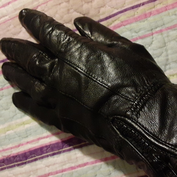 Ladies black leather dress gloves - Picture 8 of 16